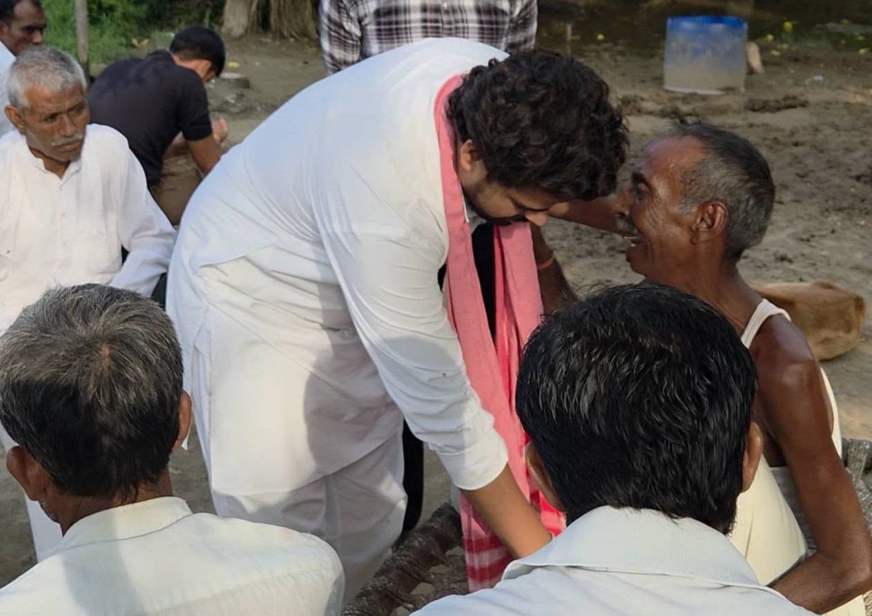 गगन लोधी जनता के बीच
