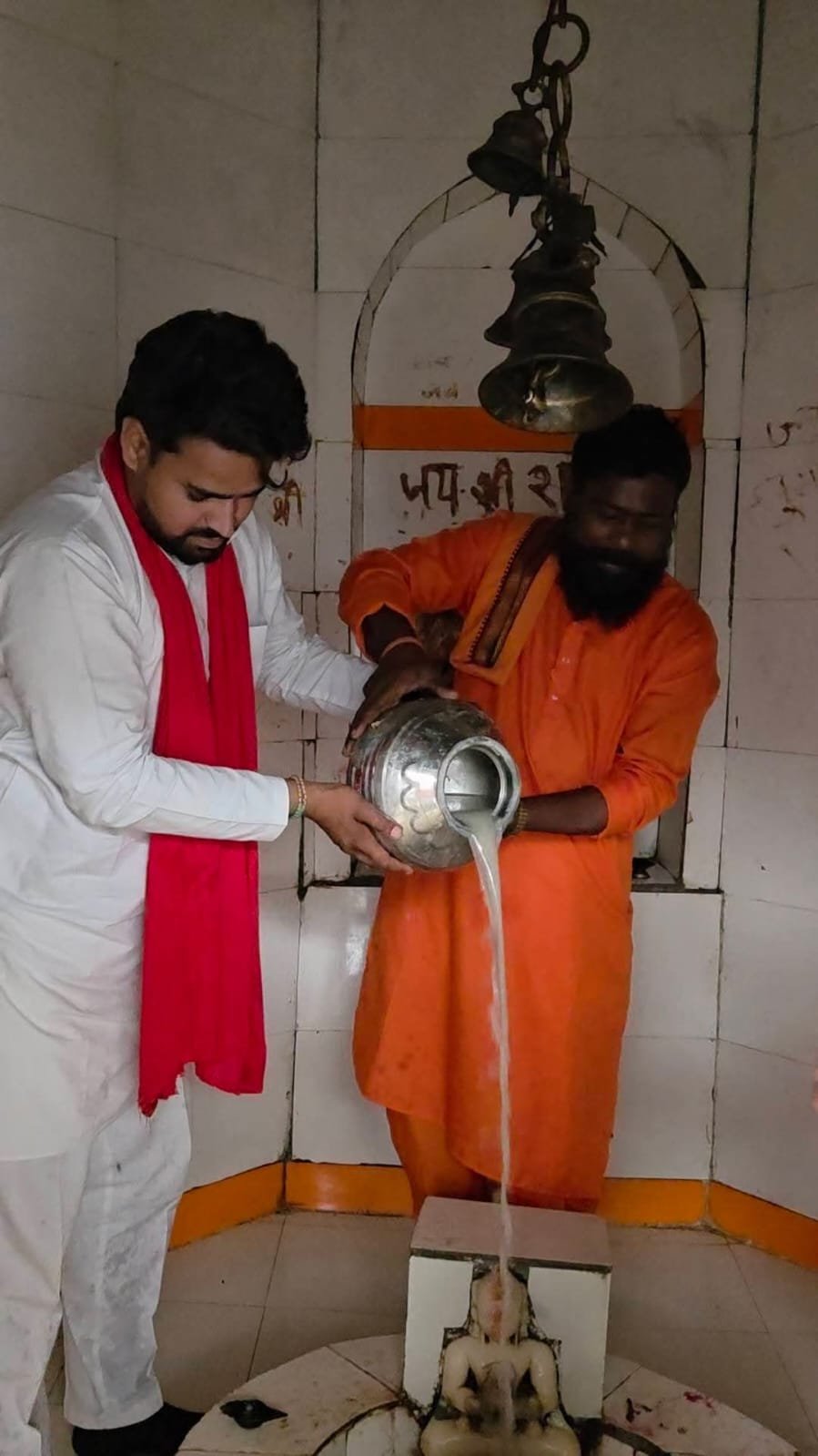 लोधी बाबा जी का आशीर्वाद 🙏🚩 बाबा जी का स्नेह ❤️🙏 प्रेम, आशीर्वाद और विश्वास 🙏 बाबा जी का आशीर्वाद, मेरी ताकत 🚩 हर हर महादेव! 🔱 - Aligarh photo
