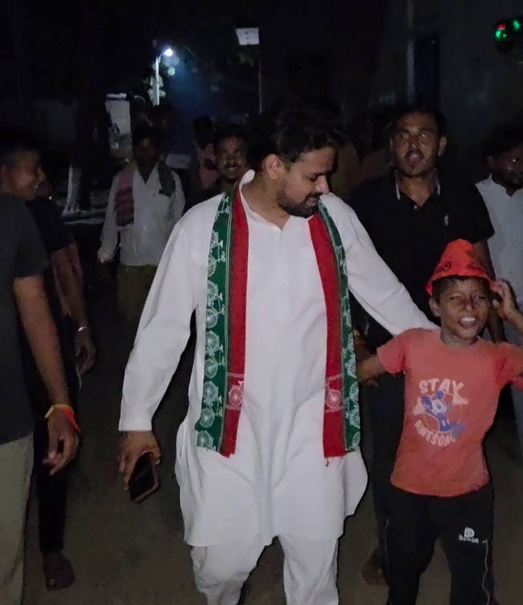 खड़ोआ में अपनों के बीच पहुँचे गगन लोधी, मिला भरपूर स्नेह - Aligarh photo