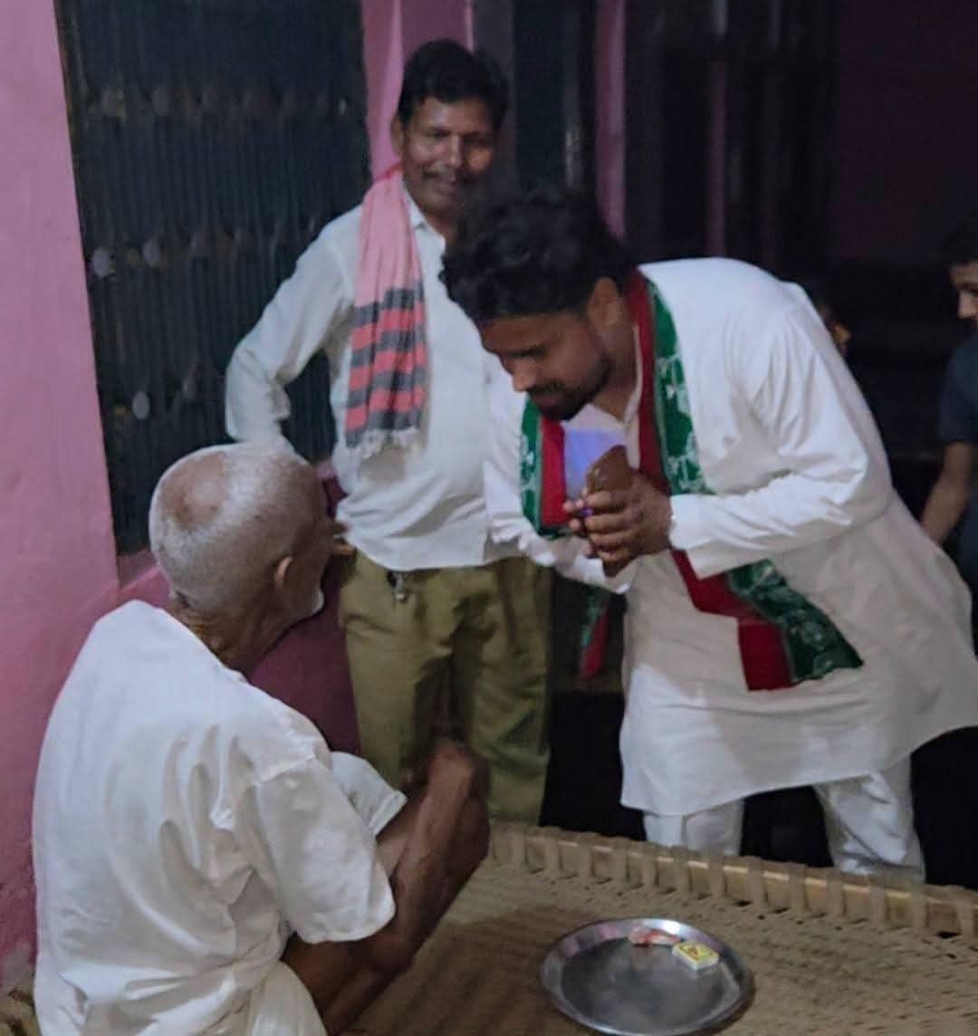 खड़ोआ में अपनों के बीच पहुँचे गगन लोधी, मिला भरपूर स्नेह - Aligarh photo