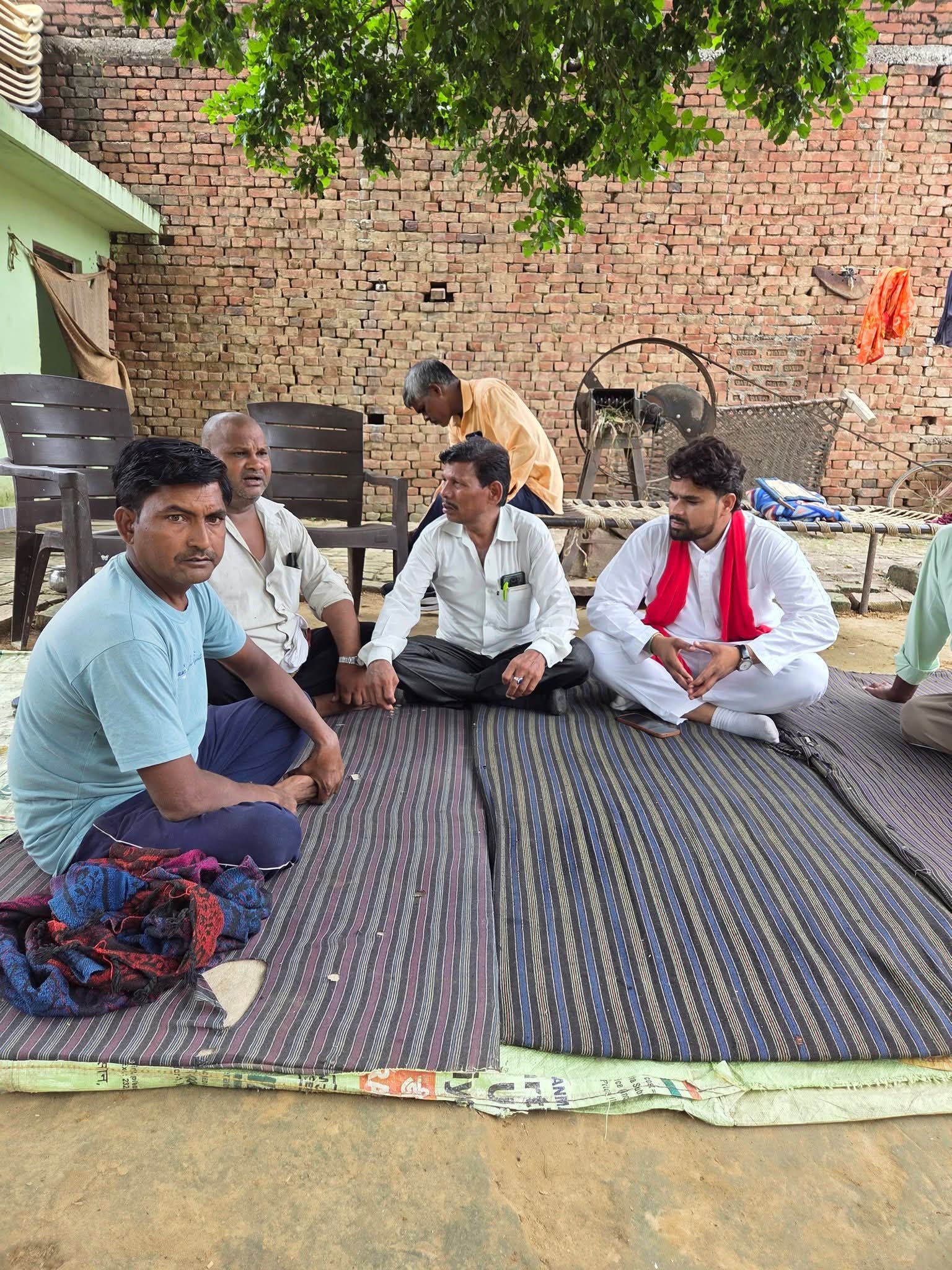 इनायतपुर, गांवखेड़ा एवं सरायवली में शोक संतप्त परिवारों से मुलाकात - Aligarh photo