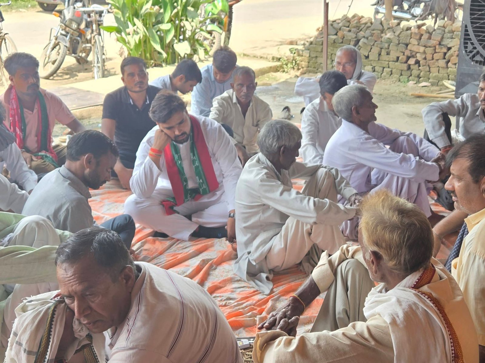 गांव भमोरी खुर्द में श्री सुमित यादव जी के निधन पर शोक संवेदना | गगन लोधी - Aligarh photo