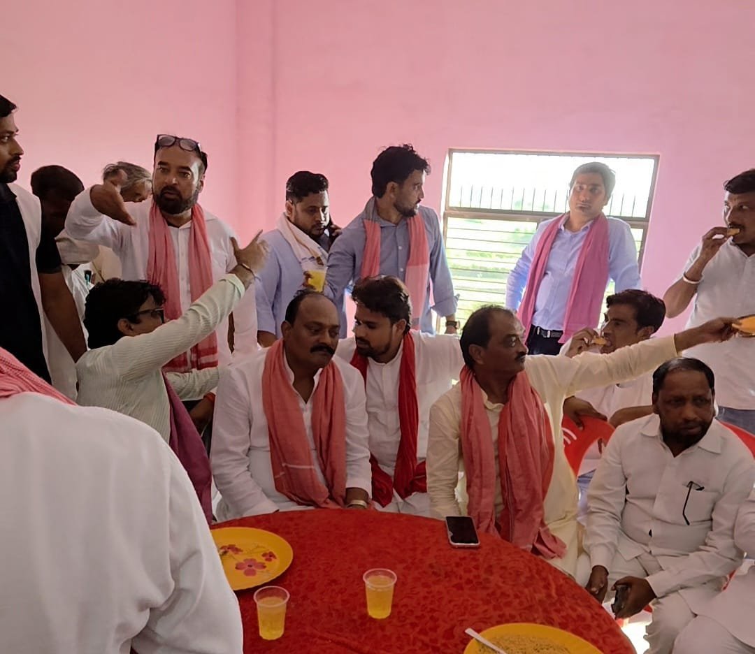 मैनपुरी में सांसद देवेश शाक्य जी से आत्मीय मुलाकात | अतरौली के युवाओं और संगठन पर चर्चा - Mainpuri photo
