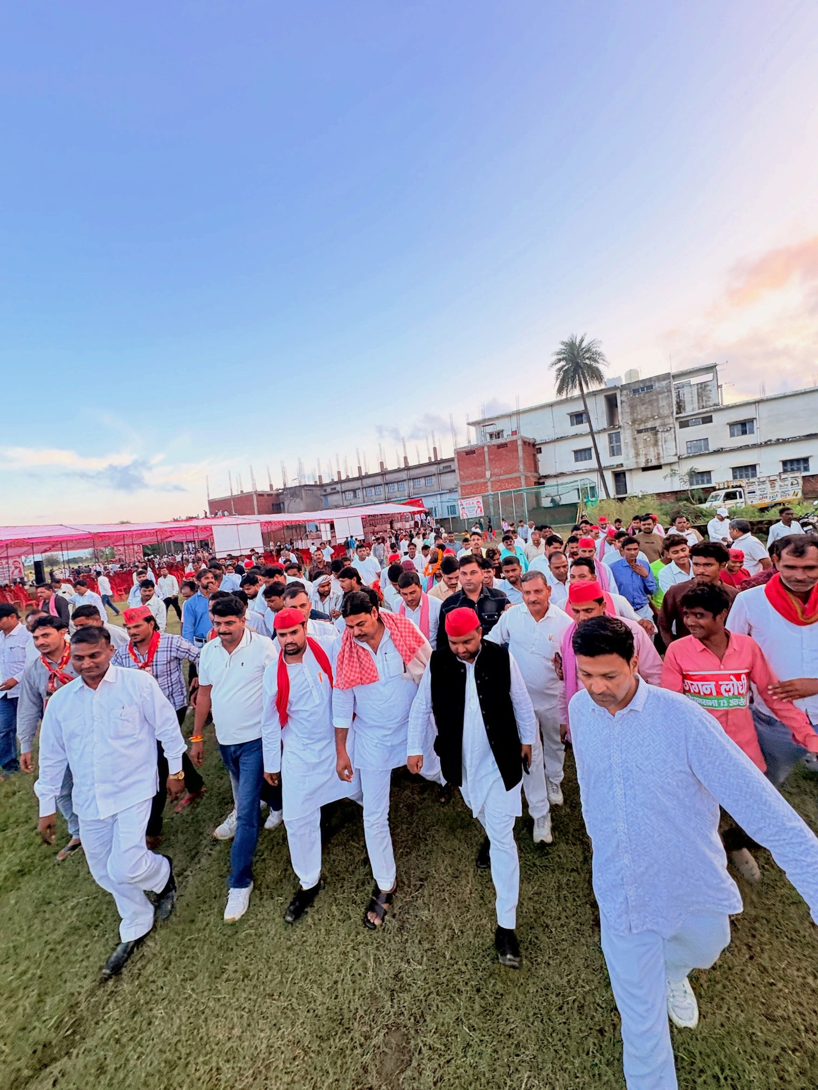 बारिश भी नहीं रोक सकी अतरौली की जनता का उत्साह | राहुल शिवगणेश लोधी जी की मौजूदगी में जनसभा - Aligarh photo