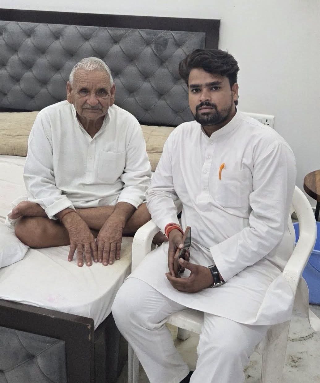 सैफई में वरिष्ठ समाजवादी नेता श्री अभयराम यादव जी से आत्मीय मुलाकात | गगन लोधी - Etawah photo