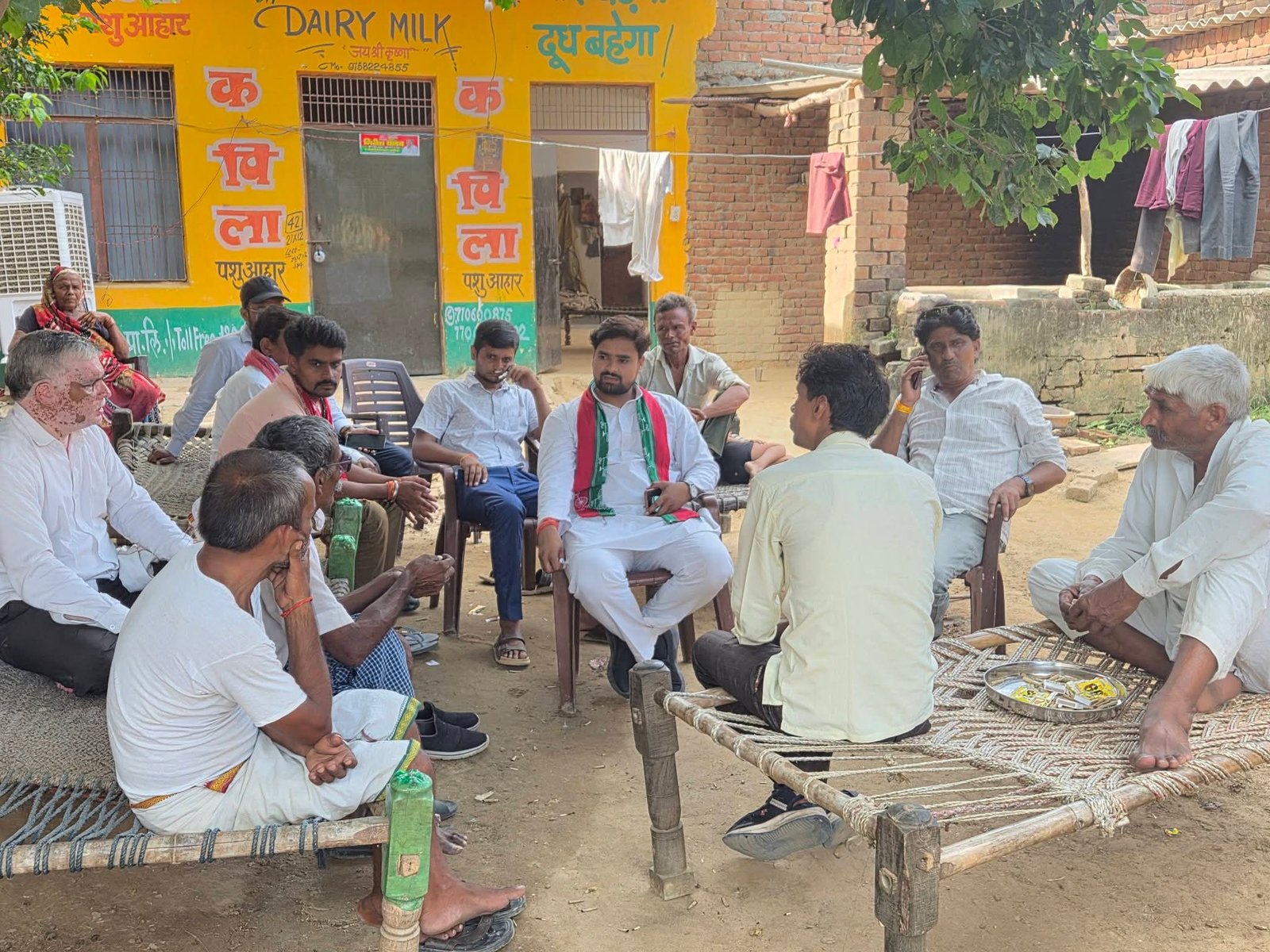 अतरौली विधानसभा के विभिन्न गांवों में शोक संवेदना | गगन लोधी ने परिजनों से की मुलाकात - Aligarh photo