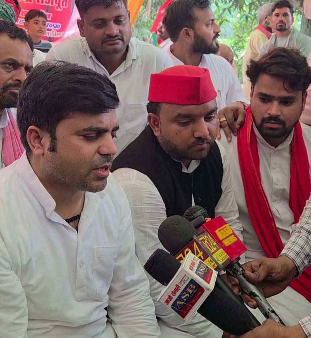 मैनपुरी में माननीय विधायक श्री राहुल शिवगणेश लोधी जी एवं माननीय विधायक श्री तेज प्रताप सिंह यादव जी से शिष्टाचार भेंट - Mainpuri photo
