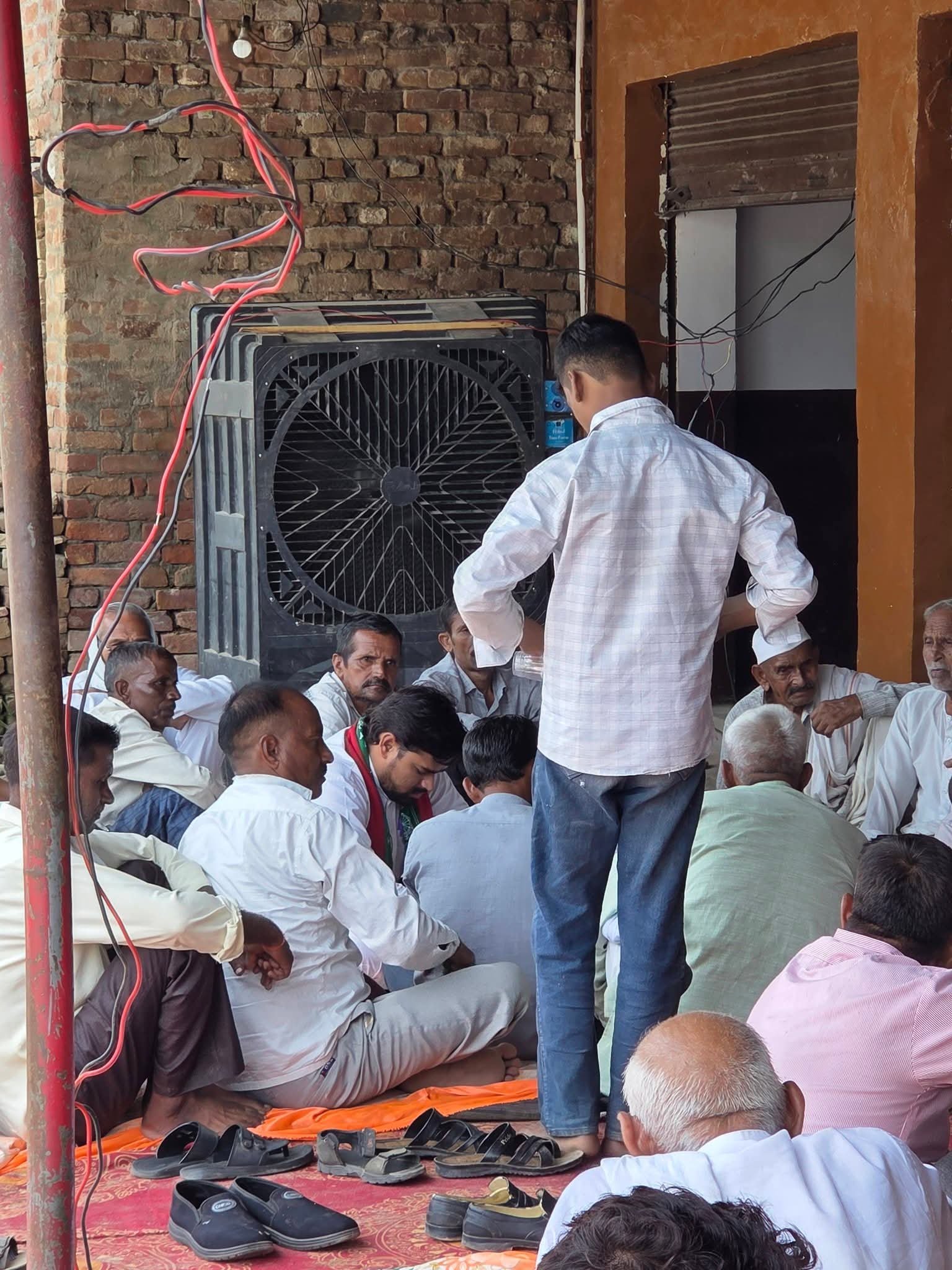 गांव भमोरी खुर्द में श्री सुमित यादव जी के निधन पर शोक संवेदना | गगन लोधी - Aligarh photo